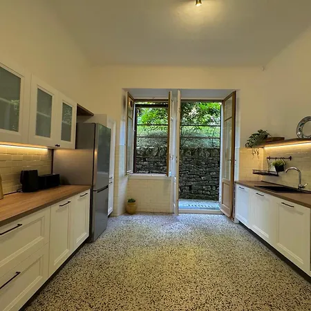 Giardino Floreale Di Apartment Menaggio